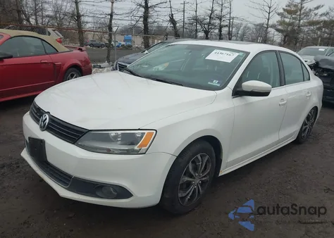 2011 Volkswagen Jetta 2.5L Sel z USA, uszkodzony, nr VIN 3VWLZ7AJ6BM303588